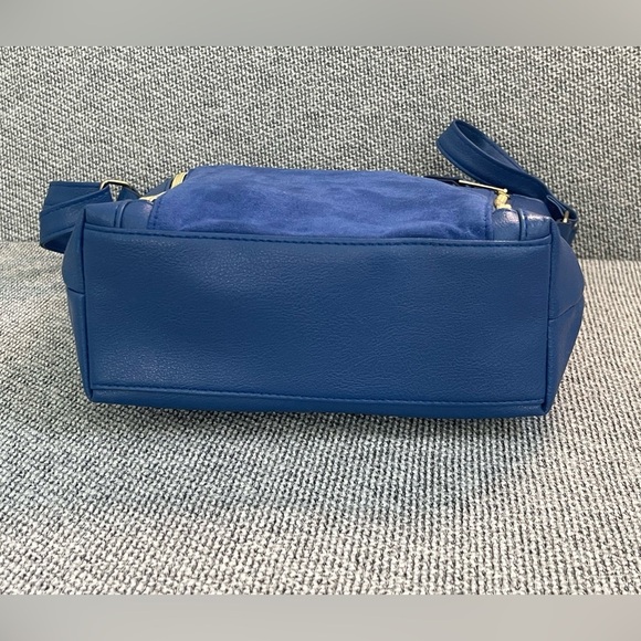 Navy Blue Shoulder Bag with Structured Design and Gold Accents - Picture 4 of 16